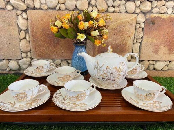 Bộ Trà Men Trắng Vẽ Sen Kẻ Chỉ Vàng uy tín Giá Tốt Sang Trọng ACLGQBV75