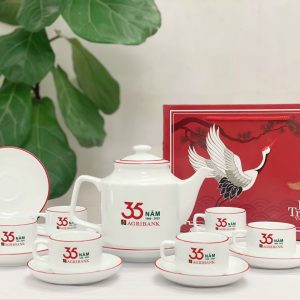 Bộ Ấm Chén In Logo Vuông Cao Bát Tràng Chỉ Đỏ Đẹp ACLGQBV194