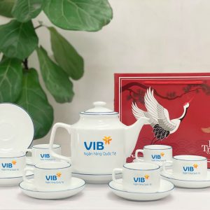 Bộ Ấm Chén In Logo Vuông Cao Bát Tràng Chỉ Xanh Dương cho doanh nghiệp ACLGQBV192