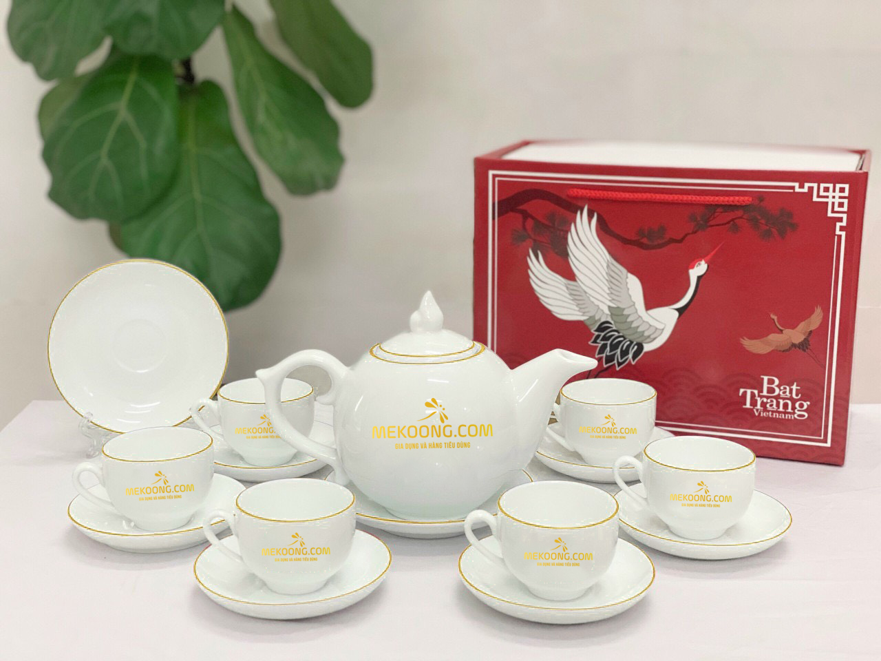Giới Thiệu Bộ Ấm Chén In Logo Bát Tràng Chóp Lửa Chỉ Vàng Cao Cấp ACLGQBV214 Bộ Ấm Chén In Logo Bát Tràng Chóp Lửa Chỉ Vàng Cao Cấp ACLGQBV214