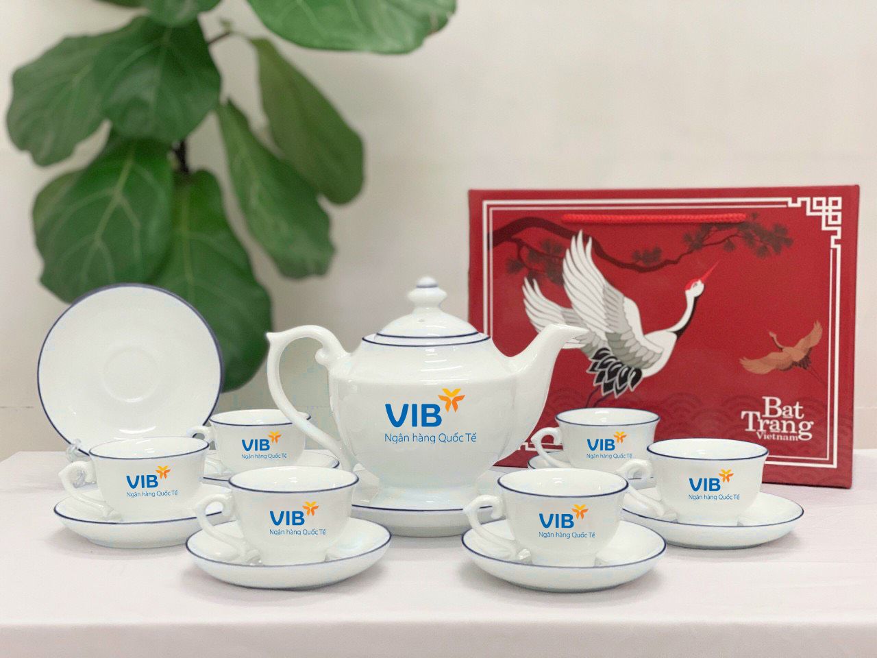 Bộ Ấm Chén In Logo Bát Tràng Đèn Thần Xanh Dương ý nghĩa ACLGQBV197 1 Bộ Ấm Chén In Logo Bát Tràng Đèn Thần Xanh Dương ý nghĩa ACLGQBV197