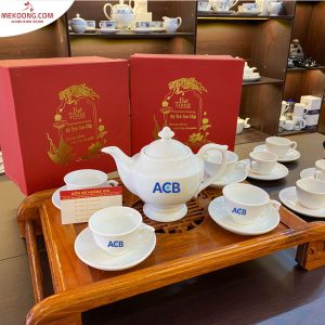 Bộ Ấm Chén Bát Tràng Dáng Quốc Hội Trắng Sứ in logo ACB HG Giá Rẻ