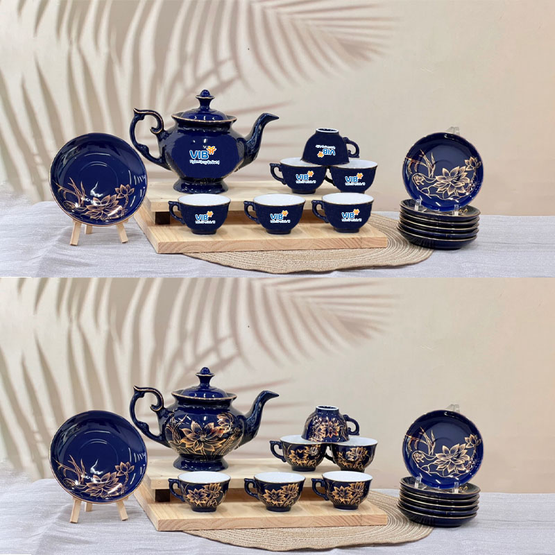 Bộ ấm trà dĩa lót xanh vẽ vàng hoa sen - logo VIB cho doanh nghiệp ACLGQBV162 Bộ ấm trà dĩa lót xanh vẽ vàng hoa sen – logo Vietcombank cho doanh nghiệp ACLGQBV162