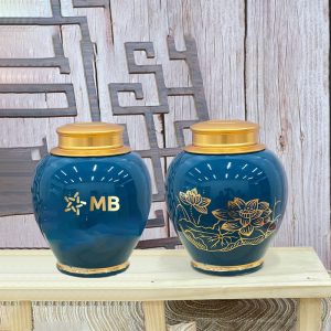 Hũ trà màu xanh dương nhạt vẽ vàng hoa sen - logo MB Sang Trọng ACLGQBV171