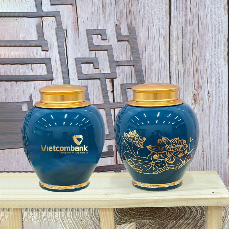 Hũ trà màu xanh dương nhạt vẽ vàng hoa sen - logo MB Sang Trọng ACLGQBV171