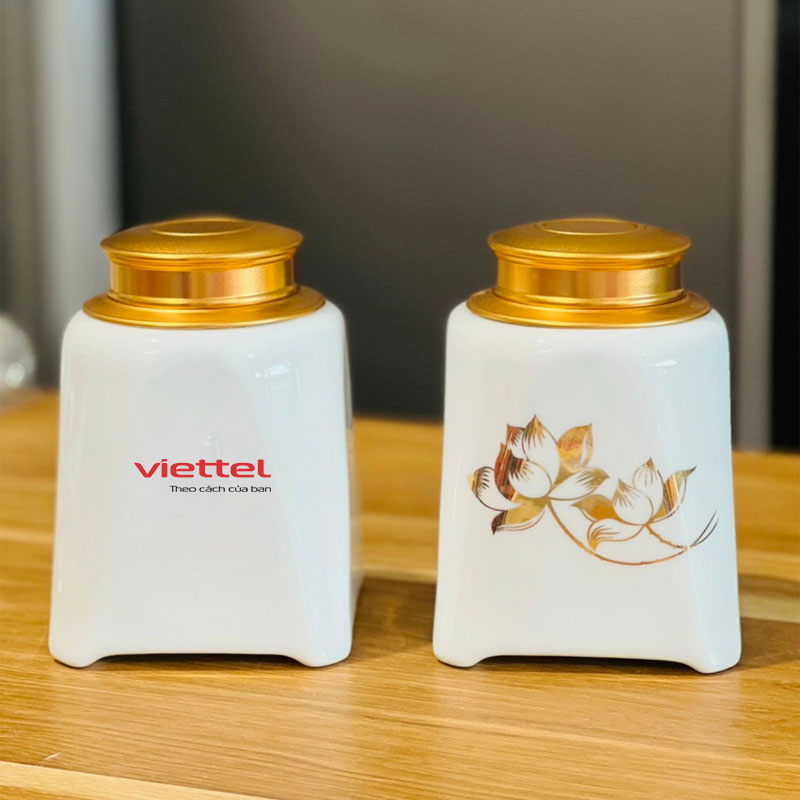 Hũ trà trắng vẽ vàng hoa sen in logo VIB cho doanh nghiệp ACLGQBV117