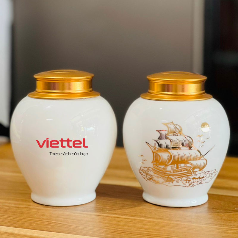 Hũ trà trắng vẽ vàng thuyền buồm in logo Vietcombank Sang Trọng ACLGQBV126