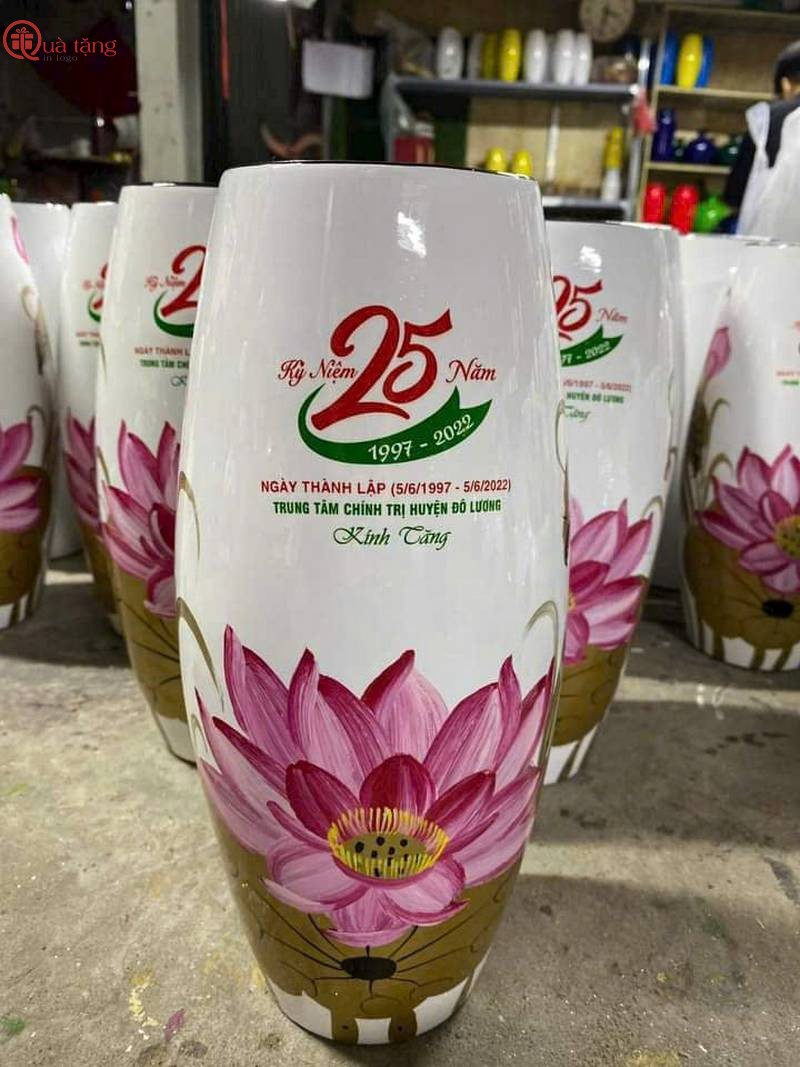 Bình hoa quà tặng in logo Tổng hợp mẫu quà tặng bất động sản doanh nghiệp ý nghĩa