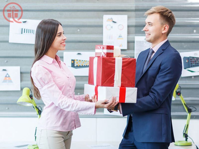 Cách chọn quà tặng doanh nhân nữ