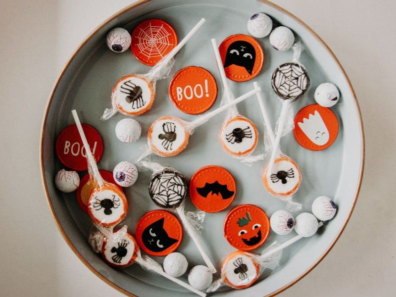 Hộp kẹo Halloween độc lạ Gợi ý 16+ món quà tặng Halloween độc đáo, ấn tượng cho người thân