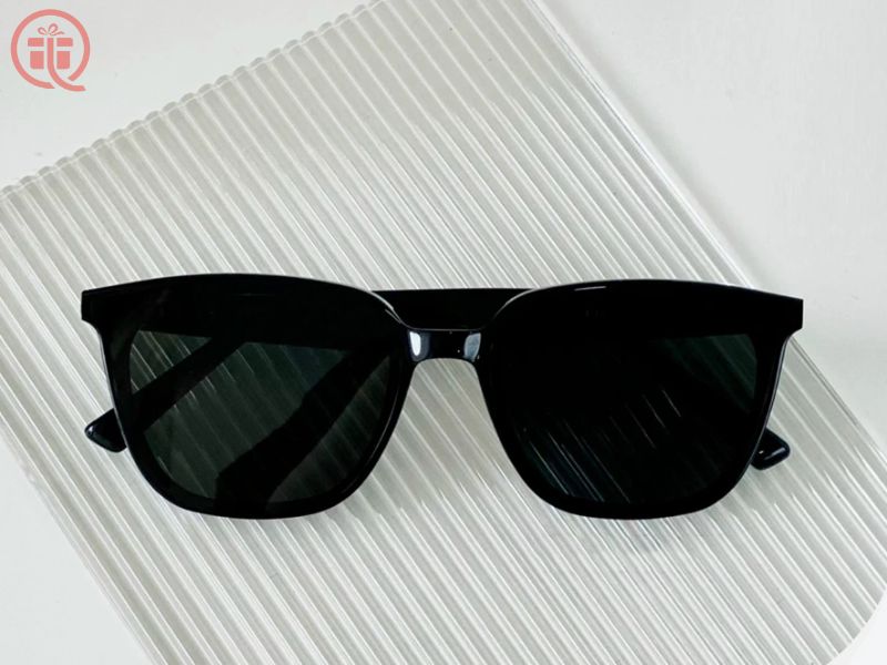 Kính mắt thời trang 15+ Món quà tặng Ngày Quốc tế Nam giới 19/11 đẹp ý nghĩa