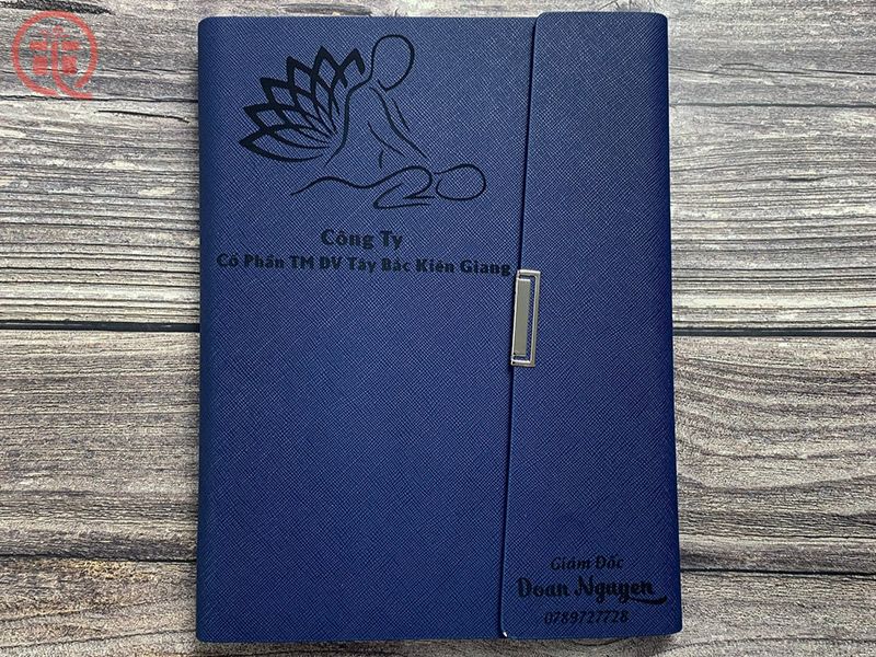 Sổ da cao cấp in khắc logo Danh sách 35+ quà tặng quốc khánh 2/9 ý nghĩa, ấn tượng