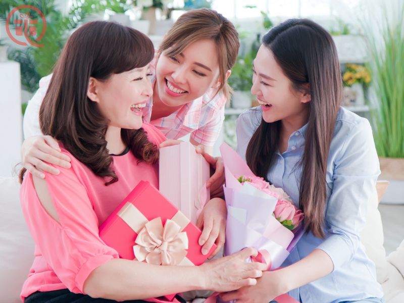 Quà tặng Phụ Nữ Quà tặng là gì? Nên chuẩn bị vào những dịp quan trọng nào?