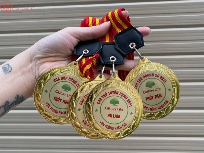 Huy chương khen tặng in logo Cửa hàng quà tặng in logo phường Sài Gòn uy tín, chất lượng!